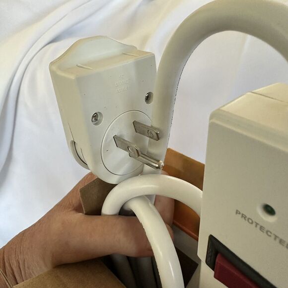 Compucessory 6-Outlet Surge Protector 6ft Cord White 2 USB - Picture 4 of 9